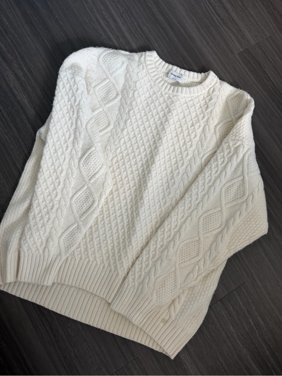 Aritzia Sweaters - Aritzia Cream Cable Crewneck Sweater